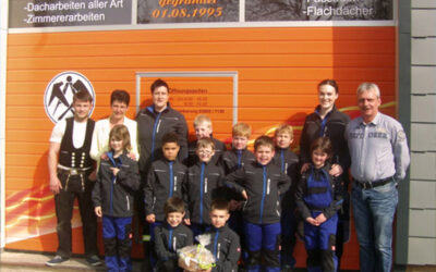 Dachdeckerfirma Rainer Thormählen lässt Floriangruppe nicht im Regen stehen